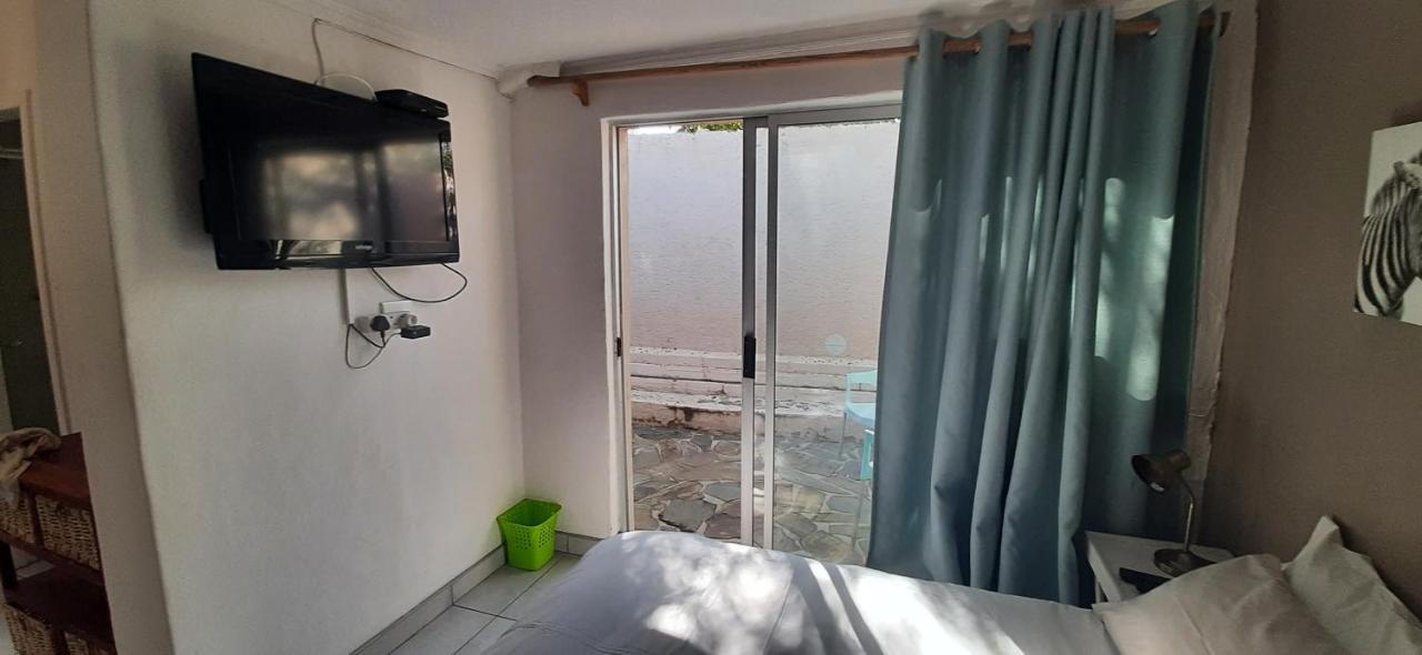 Self-Catering Studio, Unit 3 On Krupp Βίντχουκ Εξωτερικό φωτογραφία