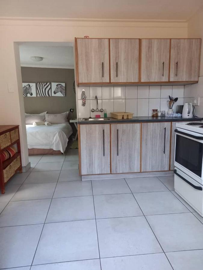 Self-Catering Studio, Unit 3 On Krupp Βίντχουκ Εξωτερικό φωτογραφία