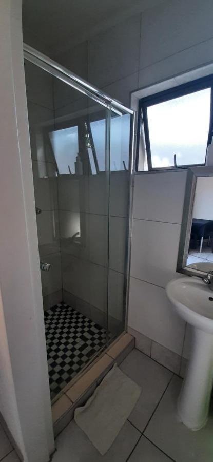 Self-Catering Studio, Unit 3 On Krupp Βίντχουκ Εξωτερικό φωτογραφία