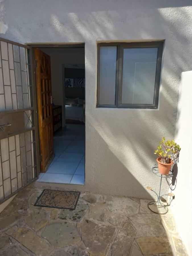 Self-Catering Studio, Unit 3 On Krupp Βίντχουκ Εξωτερικό φωτογραφία